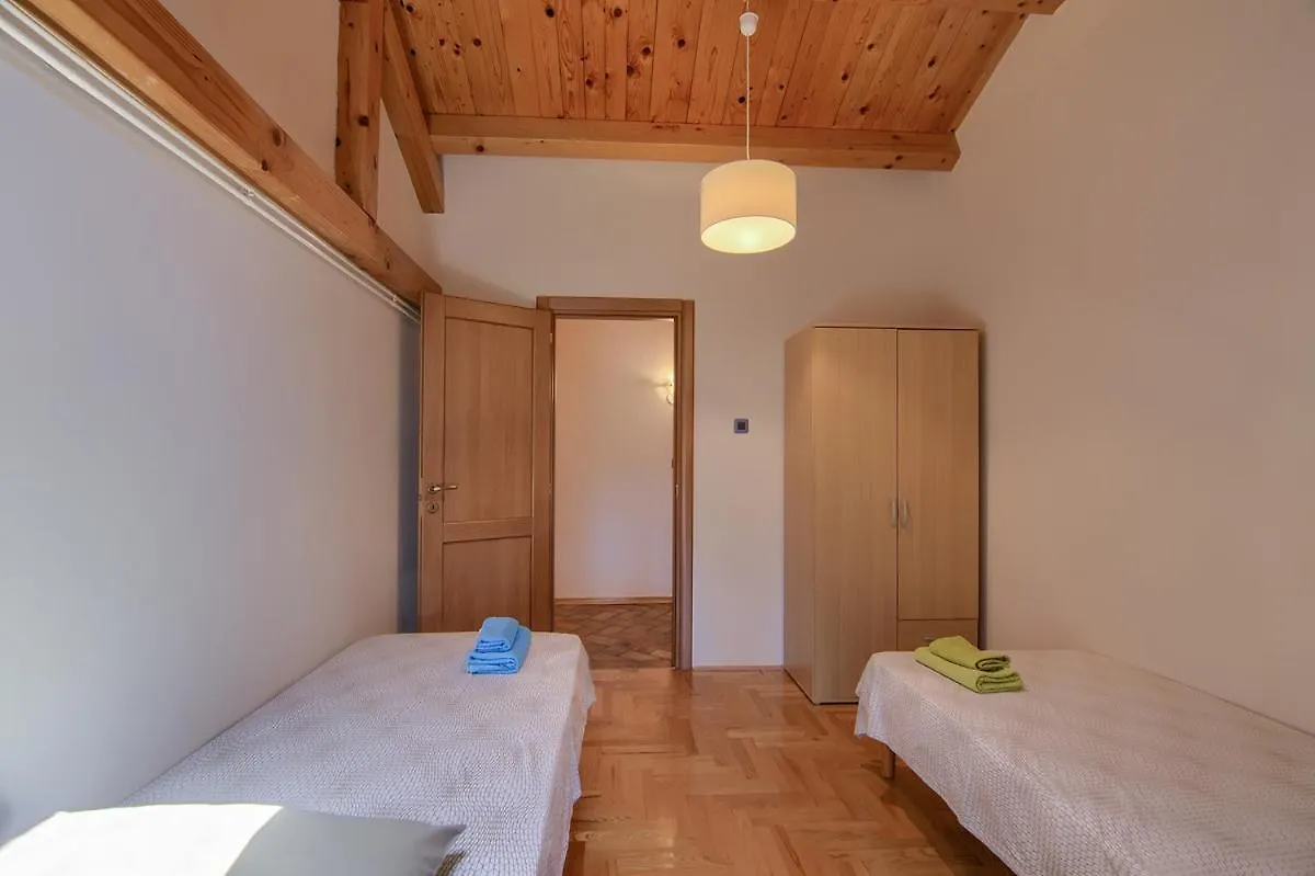 Holiday Home Kukurin Bale Kroatien